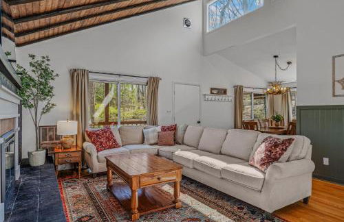 Ma-ple Haven --Wifi, Fireplace, Deck, Fire Pit, Family Friendly, Game Room, Pool Access - Foto 14