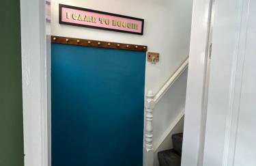 Hoole House- Recently decorated, bright and modern 2 bedroom house, close to Chester train station and the City Centre - Photo 22