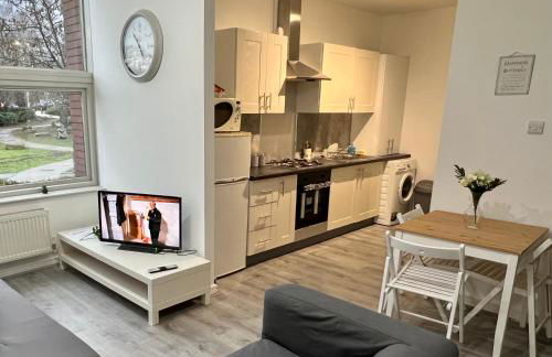 2 Bedroom Flat Ground Floor in Town Center Wellingborough - Photo 10