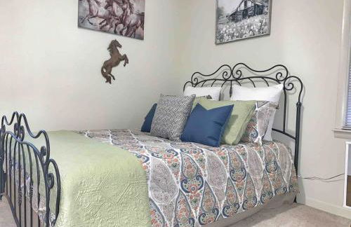 Decatur Chic Family Home with Pool Table - Photo 25