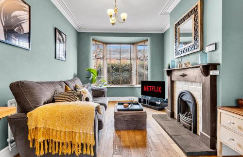 Spacious Stoke Townhouse 3BR Near Hospital & M6 with Parking - Foto 2