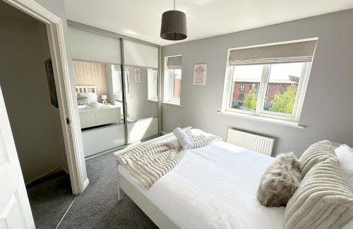 Luxury 4 Bed House - Free Parking - Contractors - Relocators - Foto 27