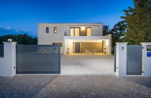 Villa Castanea by Villsy - Photo 58