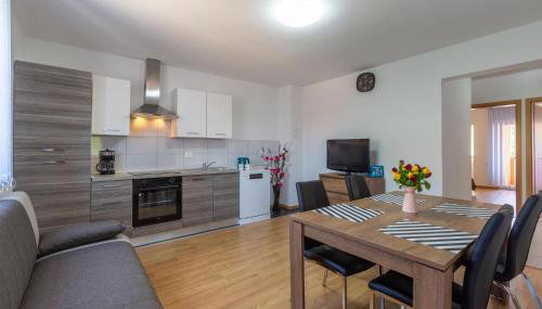 2 Bedroom Gorgeous Apartment In Umag - Foto 4