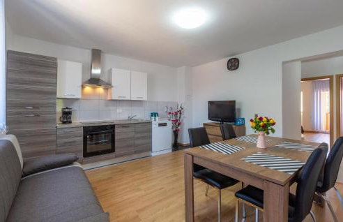 2 Bedroom Gorgeous Apartment In Umag - Foto 4