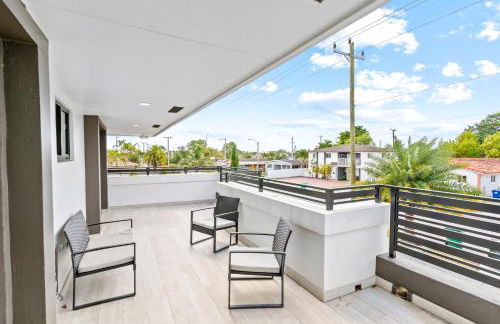 April Sale! 4BR - Private Yard, Grill, Soaking Tub, Near Coral Gables & MIA Airport - Foto 36