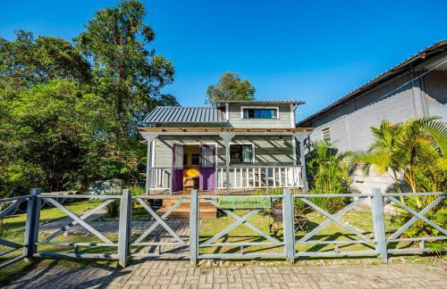Loft Americano para Casais - Lareira Externa, Rio no Terreno, Rede Suspensa e Churrasqueira - Foto 10