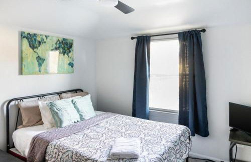 Euclid Near Lake Erie Cleveland king bed - Foto 25