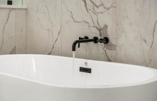 The Benton Hot Tub Theater 5 Mins to Denver - Foto 25