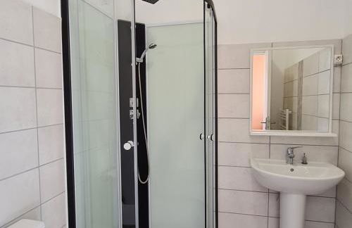 Gîte lumineux 2-4 pers. avec terrasse et restaurant sur place - FR-1-585-92 - Foto 2