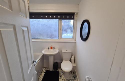 6 bed, sleeps 8, 1 Mile from New Cross Hospital, 10 mins from M6 Jct 10 & M54 Jct 1 - Foto 12