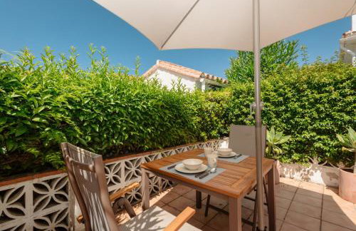 Holiday home with large sunny terrace, Costabella - Foto 9