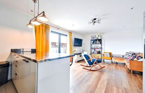 Stylish 2 bed 2 bath apt in Wembley - Foto 12