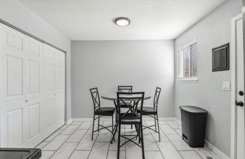 All New! Convenient Location! Sleeps 6 - Foto 19