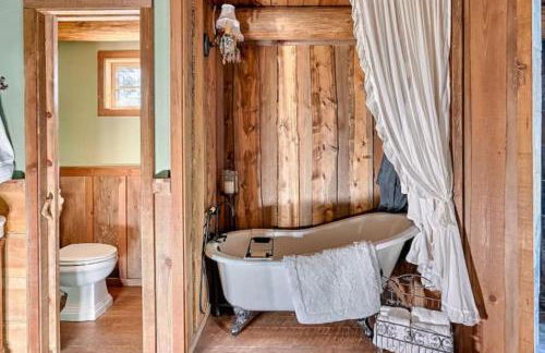 Hot Tub and Mtn Views Woodsy Cabin in Greer - Foto 14