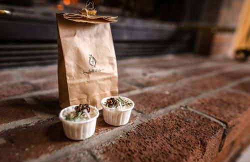 Wine Moose w Hot tub Fireplace Sauna 9min to Mt Snow - Foto 48