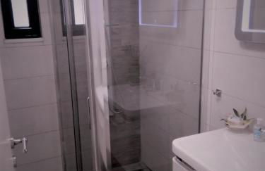 Steinturm mit Dach-Terrasse zwischen Fluß, Meer und Gebirge- Spiti Pirgos - Foto 14