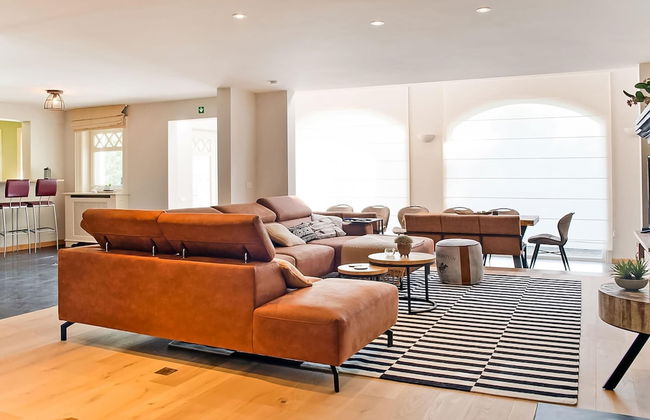 Majestic Villa With Pool and Sauna - Photo 18