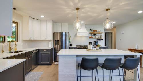 Lakefront Sunburg Vacation Rental with Boat Dock! - Foto 3