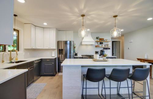 Lakefront Sunburg Vacation Rental with Boat Dock! - Foto 3