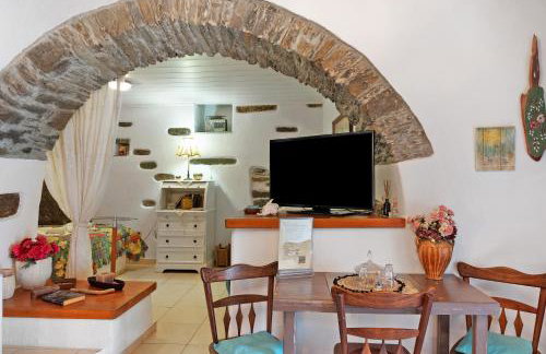 Maria in the castle Kea - Photo 15