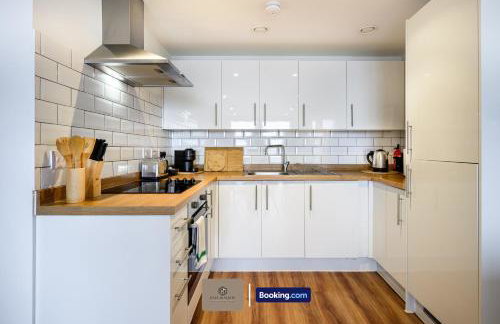 2BR Flat By Paul & Malin Properties Short Lets & Serviced Accommodation Salford - Foto 6