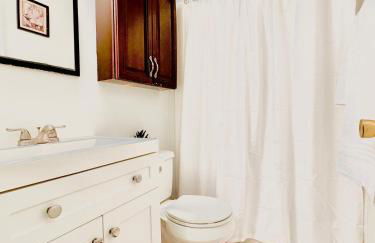 Charming 4BR 4BA Townhouse In Annandale, VA - Foto 38