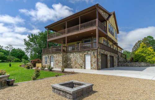 Hot Tub, Views & Game Room - 20 min to Downtown Asheville! - Foto 43