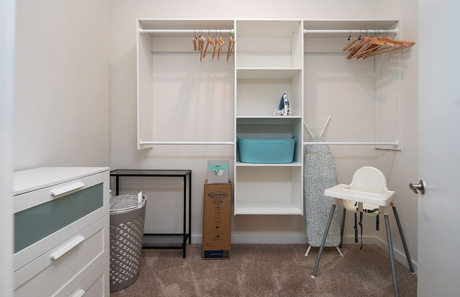 Uptown 1st Ward Corner Unit Superior 2BD Apt - Foto 37