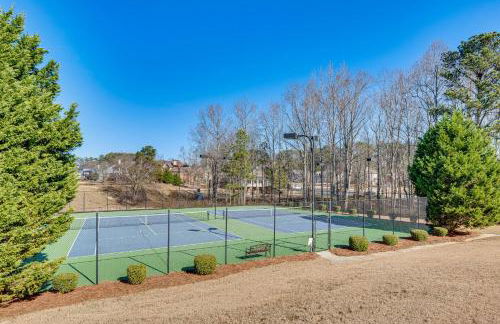 Near ATL! Spacious Townhome with Patio and WFH Setup - Foto 28
