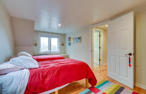 Expansive Wilmot Escape with Deck Near Skiing! - Foto 27