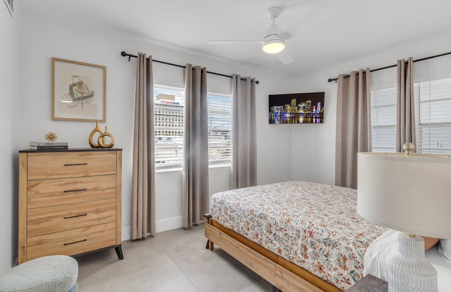 Bayview Regency Apartments By Lowkl - Photo 43