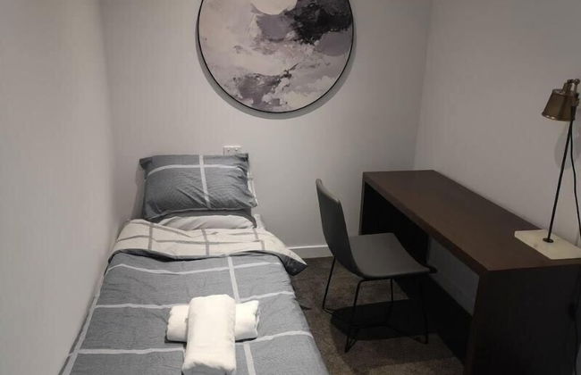 1 Bedroom Modern Apartment in Chatswood - Photo 4