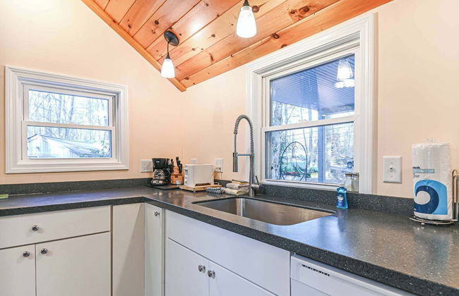 Cottage by the Pond The Perfect Cozy Escape! - Photo 7