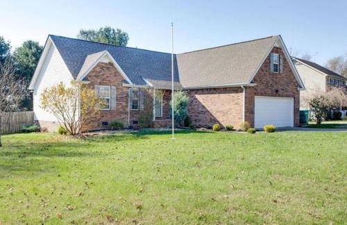 Game Room Fenced backyard Sleeps 10 Fire Pit - Photo 21