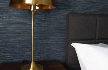 3x Bed Elegant House with Private Parking - Photo 18