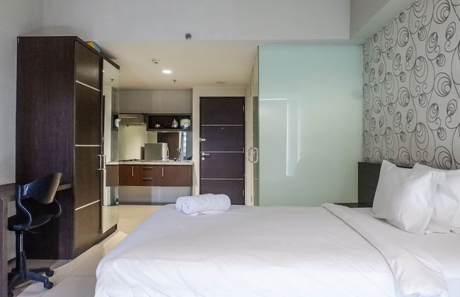 Classic Modern Studio Room Apartment at The Square Surabaya - Photo 1