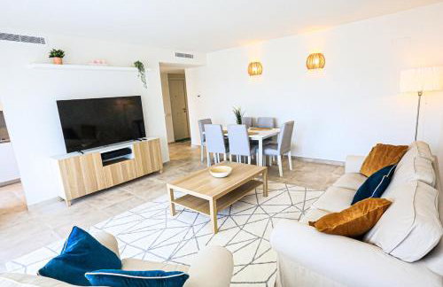 Penthouse apartment with pool next to beach & port - Foto 1