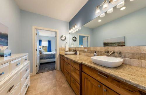 5BR 3BA Spicewood Prime Waterfront w Dock, Theater and Game Room by Austin Vacay - Foto 47