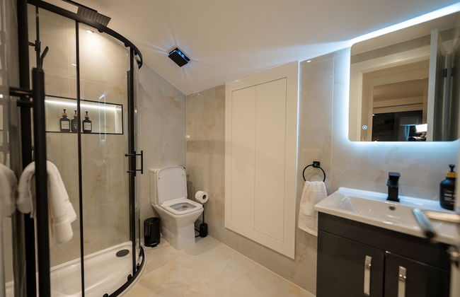 Exquisite 6 Bedroom Luxury Home - Foto 35