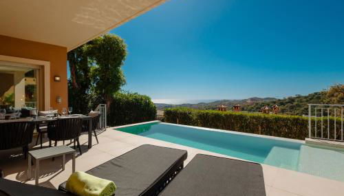 Private heatable infinity pool with sea views in La Mairena, Marbella - Foto 2, sunbed