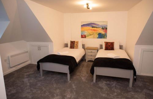 Walnut Flat, 2-Bedroom with Ensuite - Parking, Netflix, WIFI - Close to Oxford, Bicester & Blenheim Palace - F4 - Photo 28