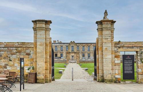 Host & Stay - The Coach House - Photo 44