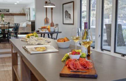 Hidden Oaks Farmhouse by Avantstay Hot Tub, Deck - Foto 32