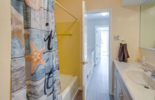 Walk to Brigantine Beach Condo with Furnished Patio - Foto 15