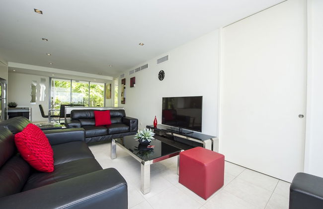 Blue on Blue Apartment 914 - Photo 10