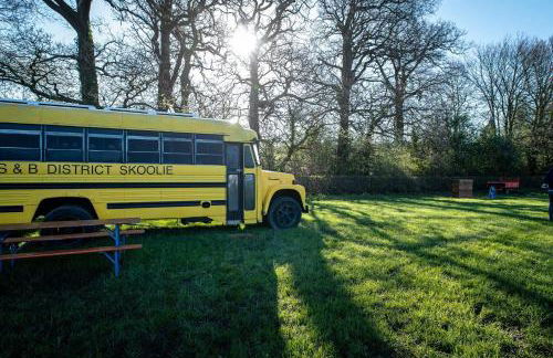 The Skoolie at Field of Dreams - Foto 1