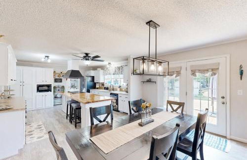 Renovated Retreat with Private Pool and Hot Tub - Photo 8