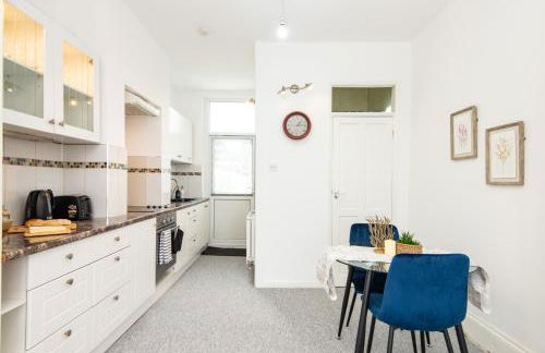 Ground Floor En-Suite Room with a Private Kitchen and Parking in a 5-Bedroom House at Hanwell - Foto 3