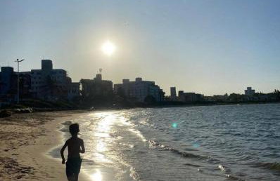 Apartamento Pé na Areia e águas tranquilas no centro de Guarapari - Foto 19